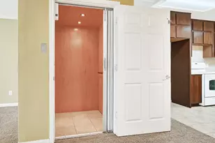 1004 8th St, Dickinson, TX 77539 - Photo 8