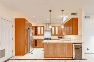 7350 Kirby Dr, Houston, TX 77030 - Photo 4