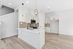 4712 Thornton Villas Ln, Houston, TX 77018 - Photo 2
