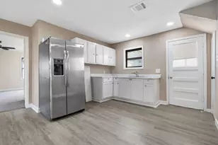 1225 3rd Ave N, Texas City, TX 77590 - Photo 8