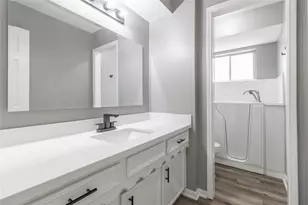 4102 Longhorn Dr, Baytown, TX 77521 - Photo 12