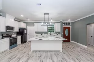 218 Brown St, West Columbia, TX 77486 - Photo 4