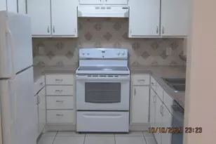 7064 Greenway Chase St, Houston, TX 77072 - Photo 8