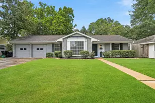 4614 Hummingbird St, Houston, TX 77035 - Photo 2
