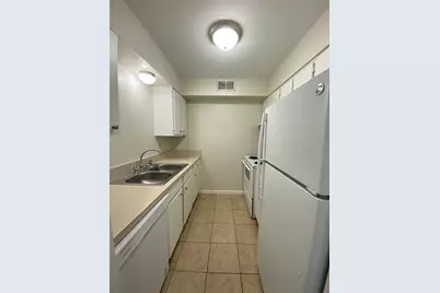 130 Oyster Creek Drive #22, Lake Jackson, TX 77566 - Photo 4