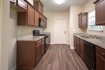 6010 Lyndhurst Drive, Houston, TX 77033 - Photo 6