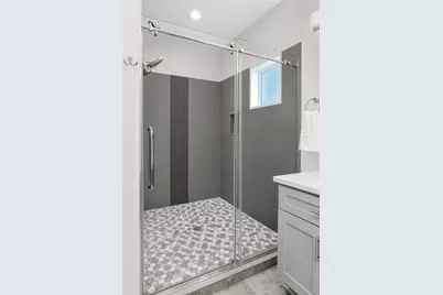 803 E 32nd 1/2 Street, Houston, TX 77022 - Photo 18