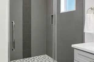 803 E 32nd 1/2 St, Houston, TX 77022 - Photo 18
