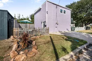 3218 Ave Q 1/2, Galveston, TX 77550 - Photo 4