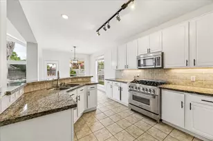 1330 Summer Terrace Dr, Sugar Land, TX 77479 - Photo 12