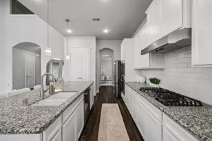 631 Aquilla Sq, Webster, TX 77598 - Photo 4