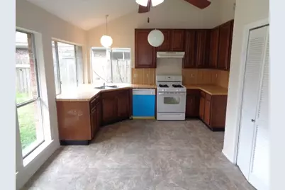 10211 Golden Sunshine Drive, Houston, TX 77064 - Photo 6