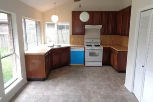 10211 Golden Sunshine Dr, Houston, TX 77064 - Photo 6