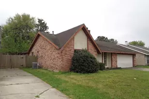 10211 Golden Sunshine Dr, Houston, TX 77064 - Photo 2