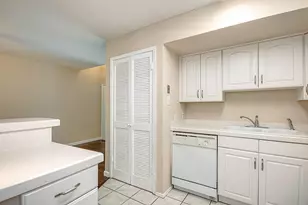 10811 Richmond Ave, Houston, TX 77042 - Photo 12