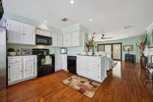 25 Lakewood Ln, Seabrook, TX 77586 - Photo 8