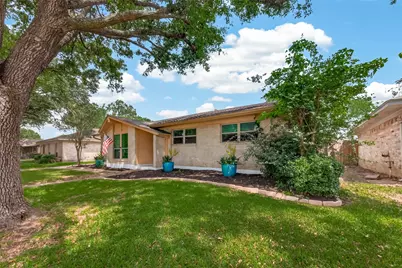 1925 Winding Creek Drive, Pearland, TX 77581 - Photo 2