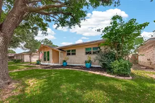1925 Winding Creek Dr, Pearland, TX 77581 - Photo 2