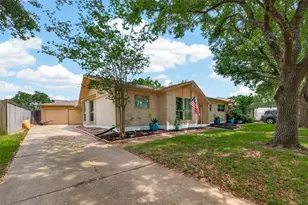 1925 Winding Creek Dr, Pearland, TX 77581 - Photo 4