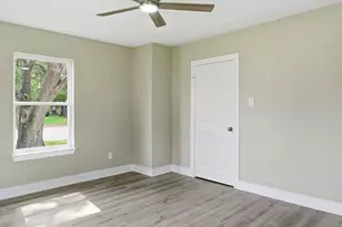 723 N Meyer St, Sealy, TX 77474 - Photo 32