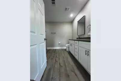 723 N Meyer St, Sealy, TX 77474 - Photo 18