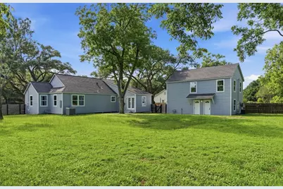 723 N Meyer St, Sealy, TX 77474 - Photo 10