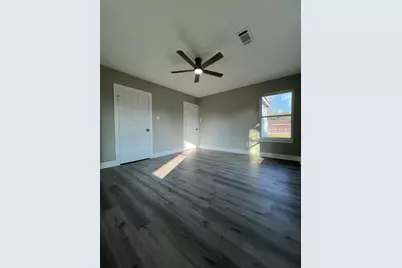 723 N Meyer St, Sealy, TX 77474 - Photo 20