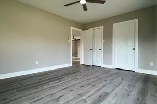 723 N Meyer St, Sealy, TX 77474 - Photo 14