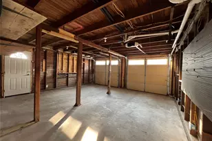 723 N Meyer St, Sealy, TX 77474 - Photo 40