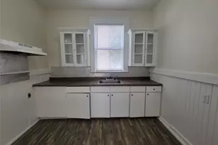 2221 35th St, Galveston, TX 77550 - Photo 8