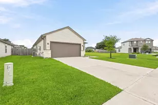 1230 Point Lookout Dr, Dayton, TX 77535 - Photo 2