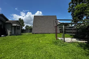720 Yupon St, Baytown, TX 77520 - Photo 12