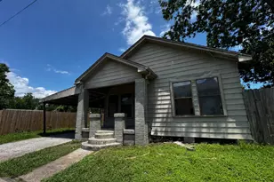 720 Yupon St, Baytown, TX 77520 - Photo 1