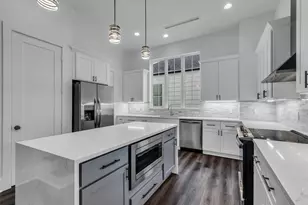 2716 Baldwin St, Houston, TX 77006 - Photo 4