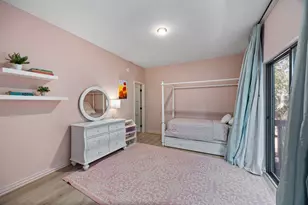 252 Sugar Berry Cir, Houston, TX 77024 - Photo 38
