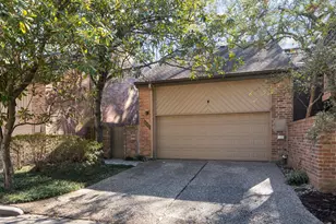 252 Sugar Berry Cir, Houston, TX 77024 - Photo 44