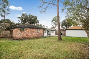 10534 Huntington Wood Dr, Houston, TX 77099 - Photo 12