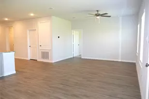 16839 Bristle Cone Wy, Conroe, TX 77302 - Photo 10