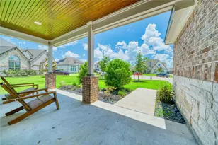 13510 Fallbrook Cir, Mont Belvieu, TX 77535 - Photo 4