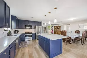 7015 Falling Cherry Pl, Houston, TX 77049 - Photo 14