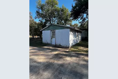 615 N Fourth St, Ganado, TX 77962 - Photo 16