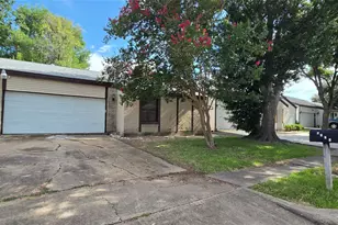 6311 Dawnridge Dr, Houston, TX 77035 - Photo 2