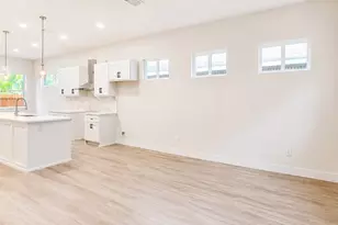 142B College St, Fresno, TX 77545 - Photo 2