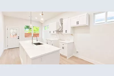 142B College Street, Fresno, TX 77545 - Photo 4