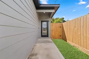 1615 Dolly Wright St, Houston, TX 77088 - Photo 4