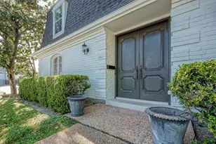 161 Sage Rd, Houston, TX 77056 - Photo 4