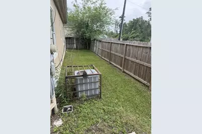 11702 Greenglen Drive, Houston, TX 77044 - Photo 10