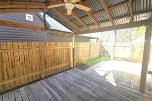 409 Commerce St, Tomball, TX 77375 - Photo 2