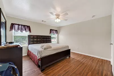 15510 Satsuma Point Court, Houston, TX 77049 - Photo 14