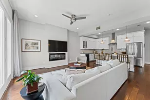 910 W 18th St, Houston, TX 77008 - Photo 2